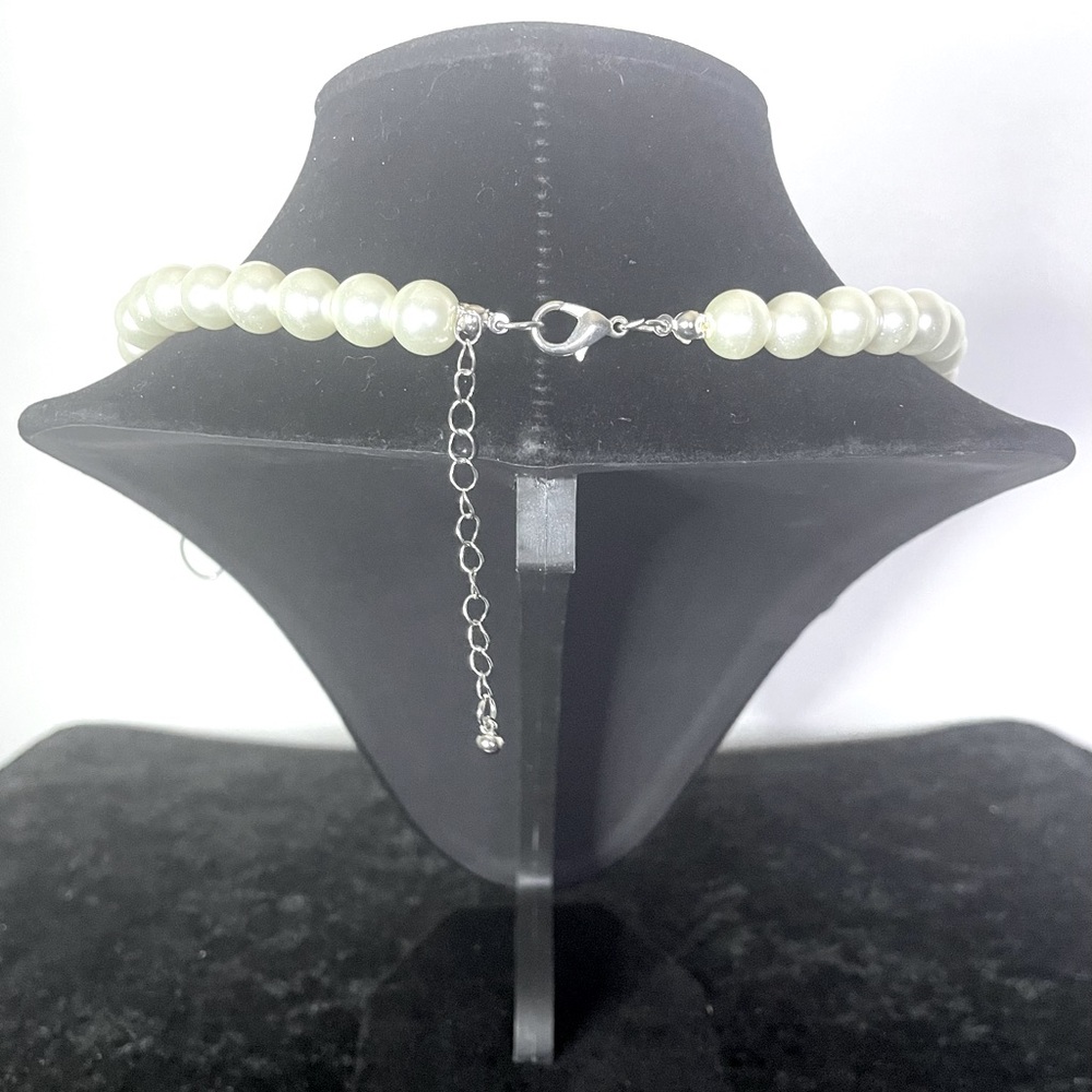 Faux Pearl & Silver Butterflies w/Rhinestone Necklace 16”-19” Extension NWOT - Picture 7 of 7